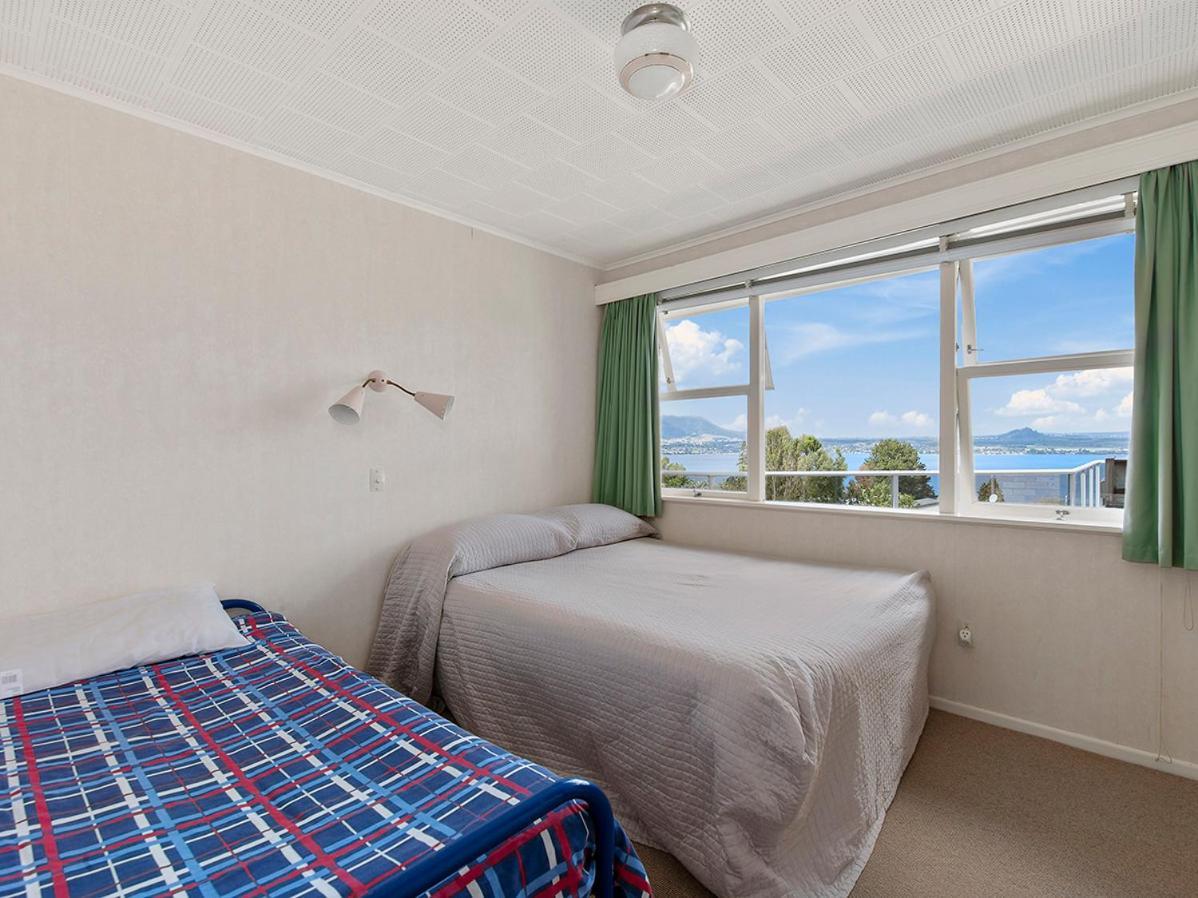 Lofty Lakeviews - Acacia Bay Holiday Home Taupo Bagian luar foto