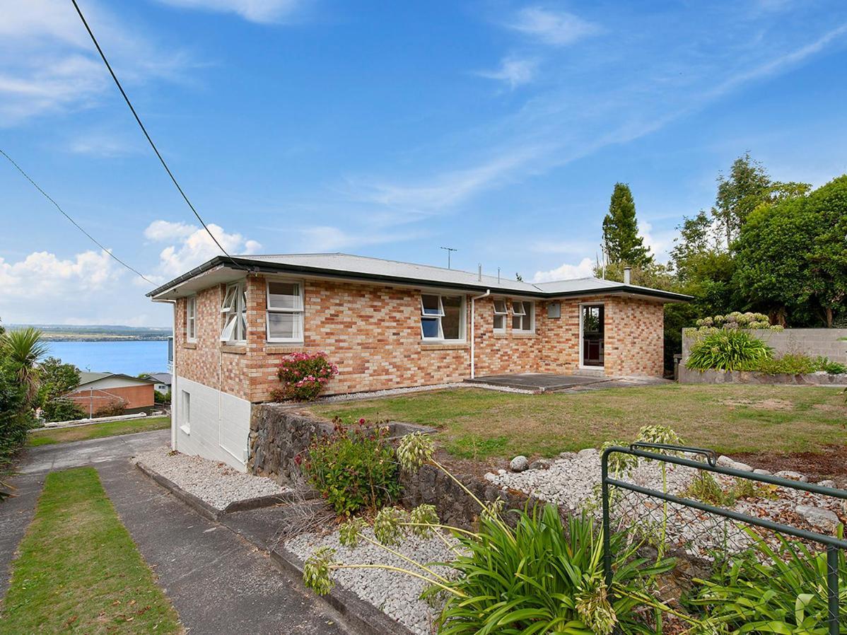 Lofty Lakeviews - Acacia Bay Holiday Home Taupo Bagian luar foto