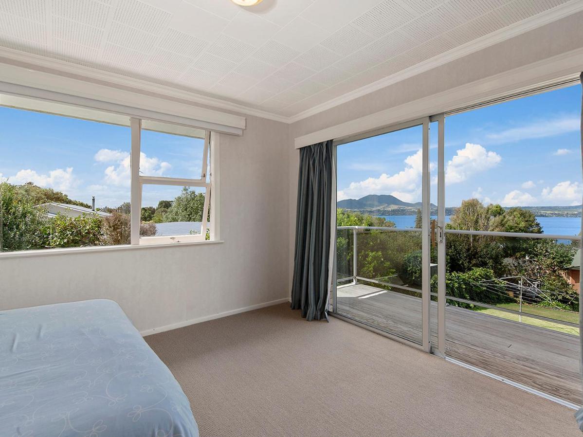 Lofty Lakeviews - Acacia Bay Holiday Home Taupo Bagian luar foto