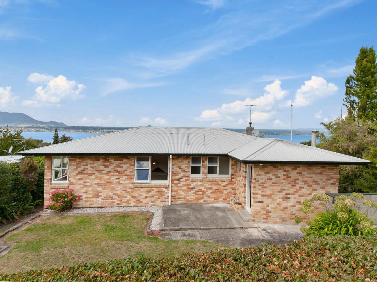 Lofty Lakeviews - Acacia Bay Holiday Home Taupo Bagian luar foto