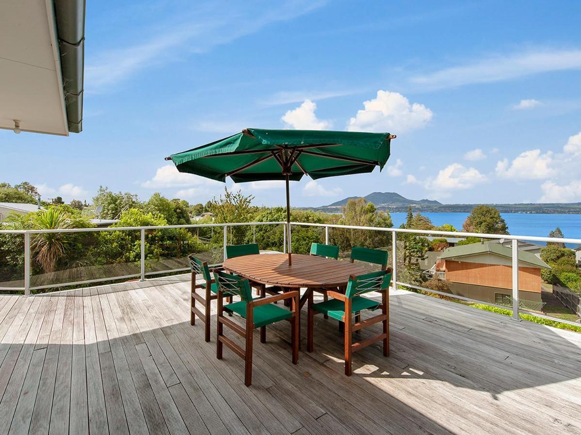 Lofty Lakeviews - Acacia Bay Holiday Home Taupo Bagian luar foto