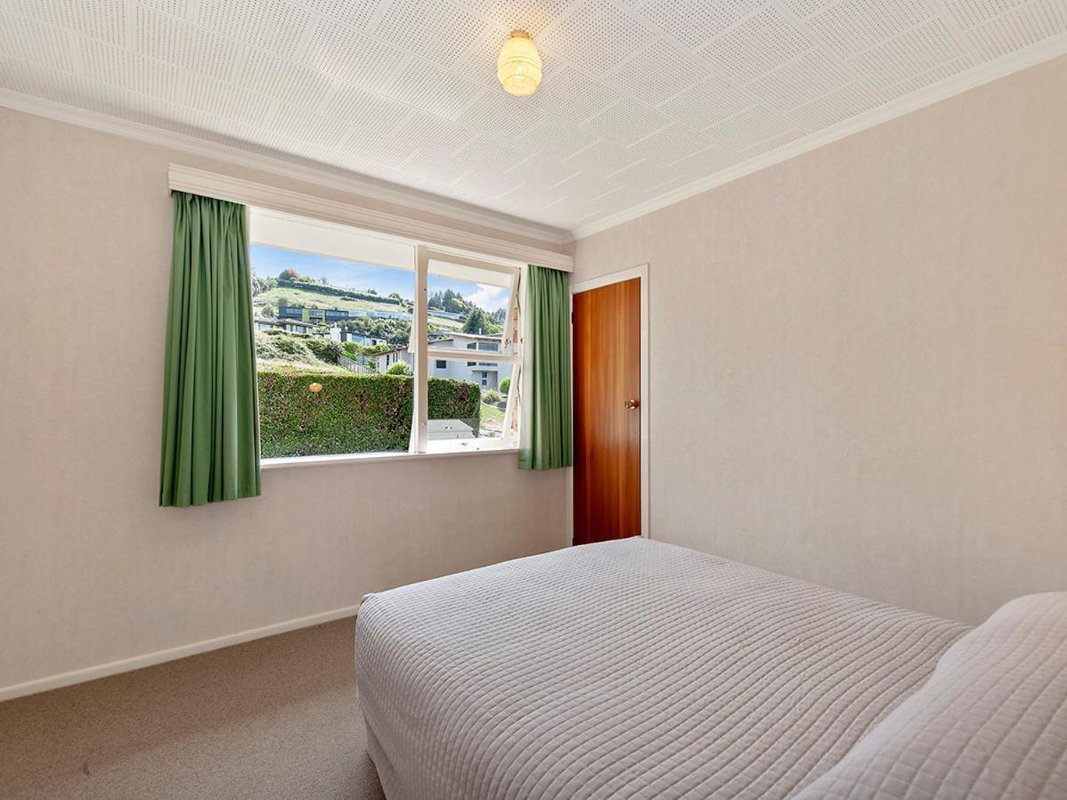 Lofty Lakeviews - Acacia Bay Holiday Home Taupo Bagian luar foto