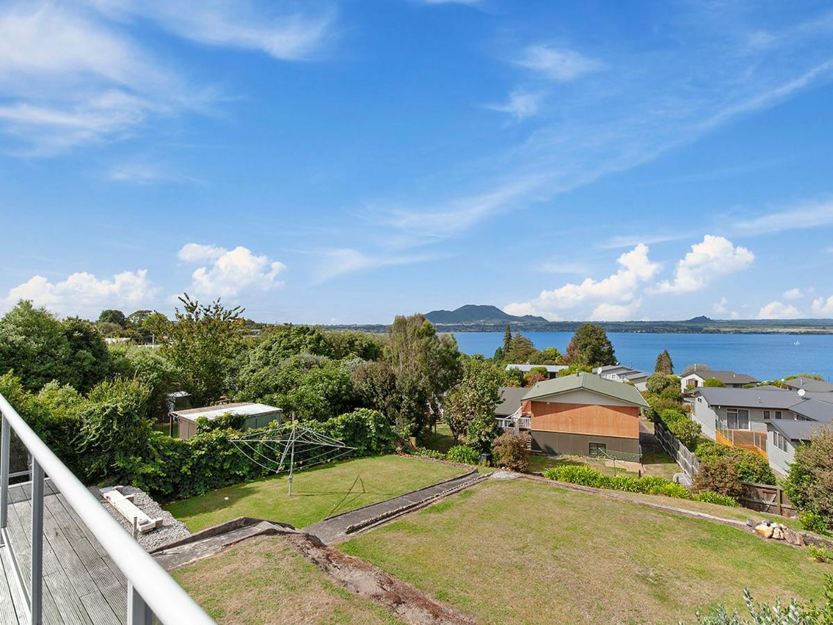 Lofty Lakeviews - Acacia Bay Holiday Home Taupo Bagian luar foto