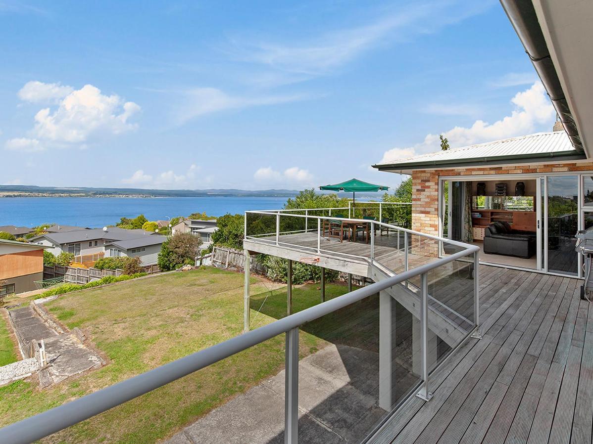 Lofty Lakeviews - Acacia Bay Holiday Home Taupo Bagian luar foto