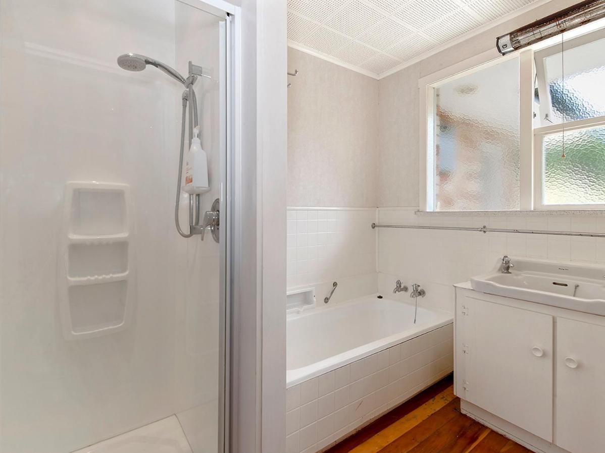 Lofty Lakeviews - Acacia Bay Holiday Home Taupo Bagian luar foto
