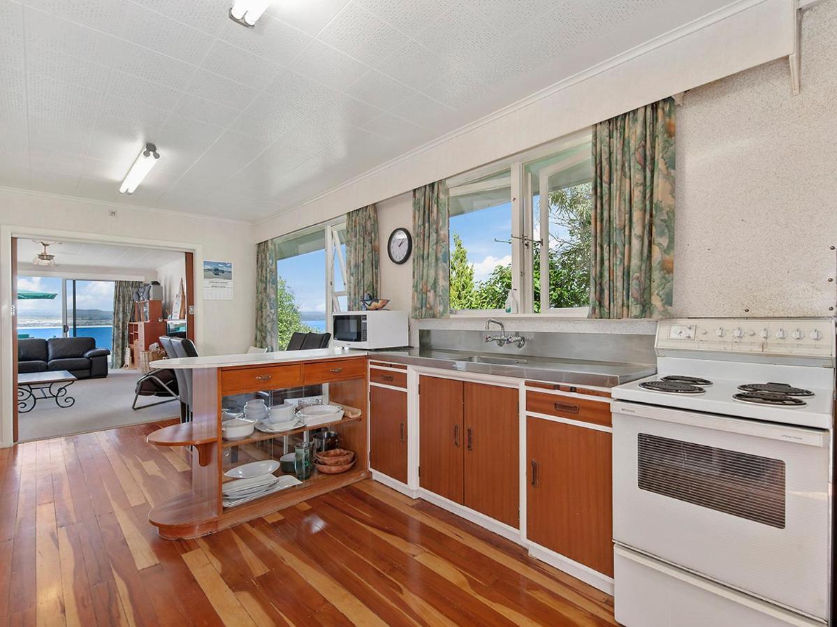 Lofty Lakeviews - Acacia Bay Holiday Home Taupo Bagian luar foto