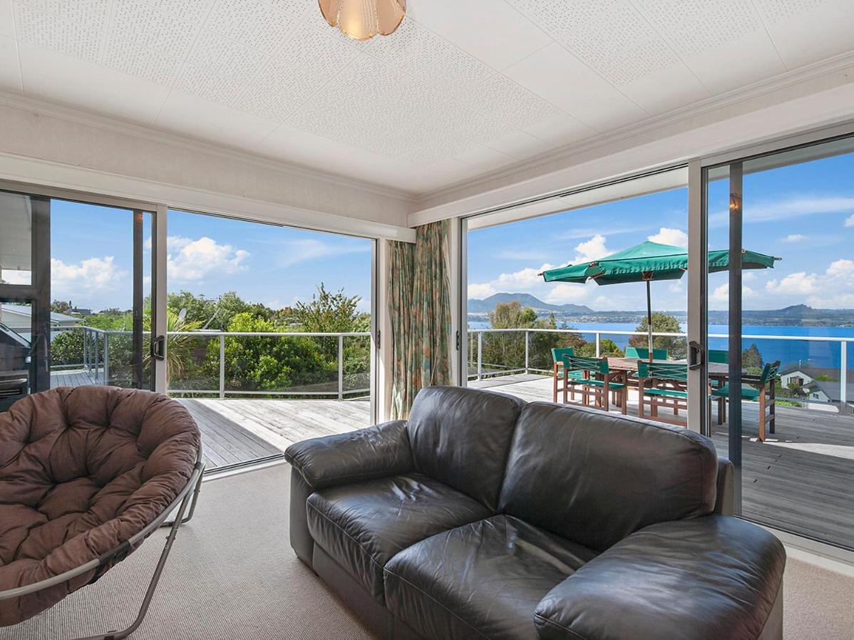 Lofty Lakeviews - Acacia Bay Holiday Home Taupo Bagian luar foto
