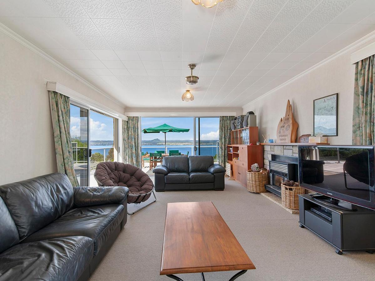Lofty Lakeviews - Acacia Bay Holiday Home Taupo Bagian luar foto